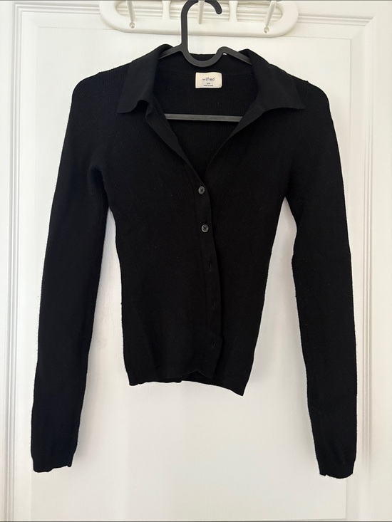 Wilfred Tops - Wilfred Black Button-Down Collared Ribbed Top